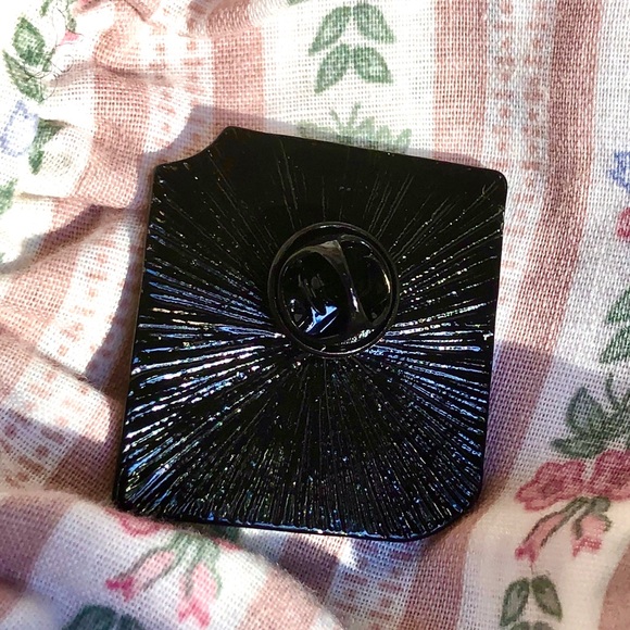 📚 Book Worm Enamel Pin - Picture 3 of 5